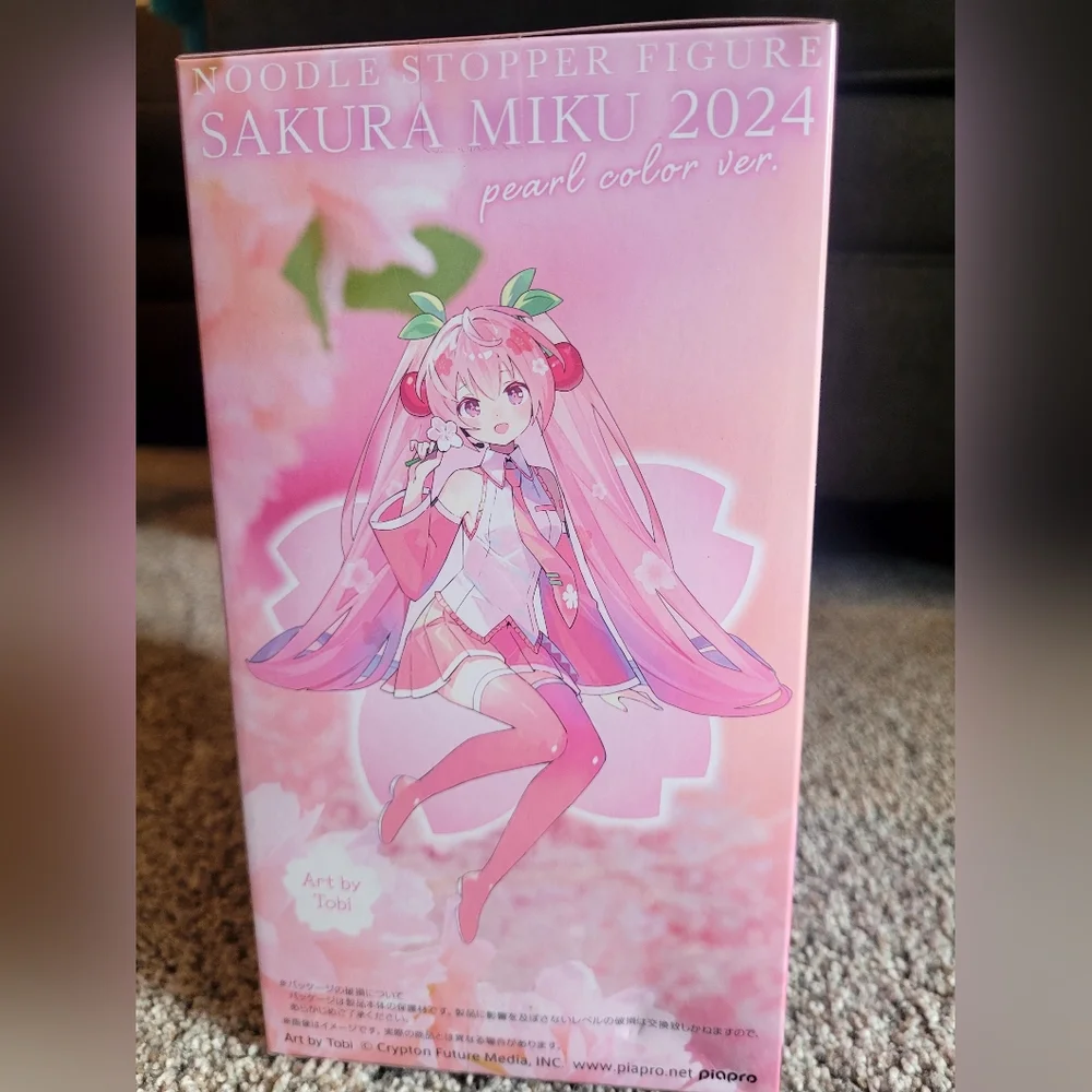 NIB Sakura Miku Figure with Cherry Blossom Theme - Picture 6 of 8